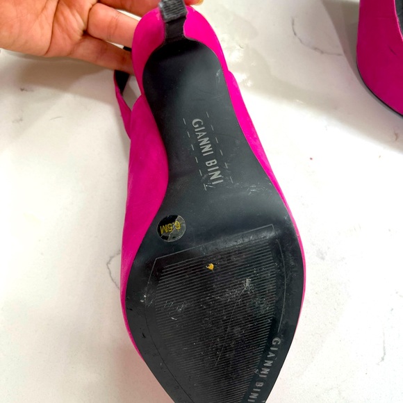 Pointy Fuchsia Heels 💓 - Picture 3 of 5